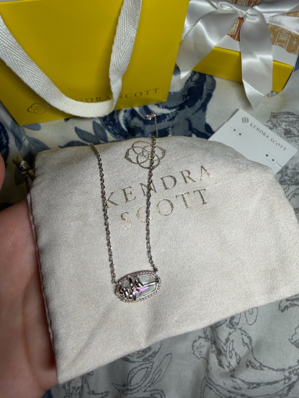 Elisa Bow Silver Short Pendant Necklace